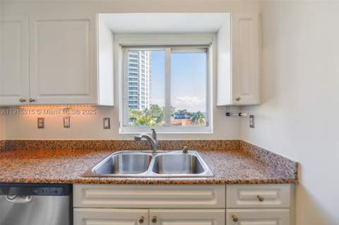 5900 Collins Ave 506, Miami Beach FL - photo 6 of 35