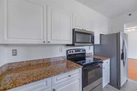 5900 Collins Ave 506, Miami Beach FL - photo 7 of 35