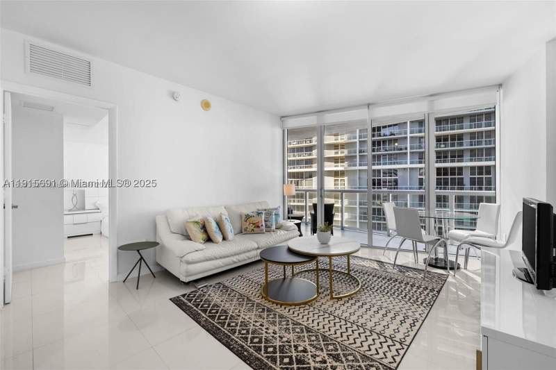 1 bedroom Condominium at 495 Brickell Ave 2206, Icon Brickell No Two, Miami — photo 4