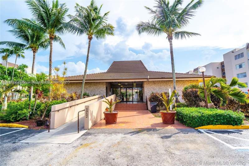 2 bedroom Condominium at 6930 Miami Gardens Dr 1-410, Coral Gate East Condo, Hialeah — photo 3