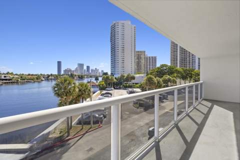 20515 E Country Club Drive 345, Aventura FL - photo 9 of 39