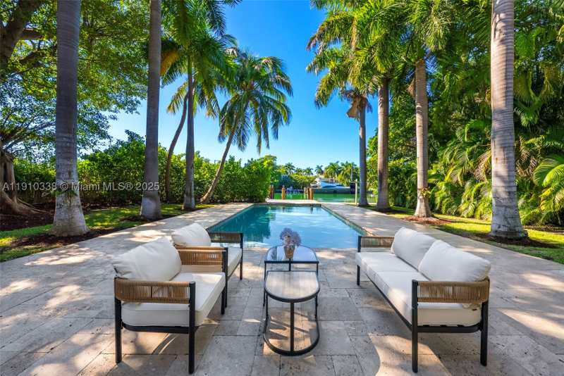 5 bedroom SingleFamilyResidence at 6300 Allison Rd, Indian Creek Sub, Miami Beach — photo 1