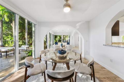 6300 Allison Rd, Miami Beach FL - photo 10 of 32