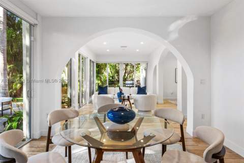 6300 Allison Rd, Miami Beach FL - photo 11 of 32