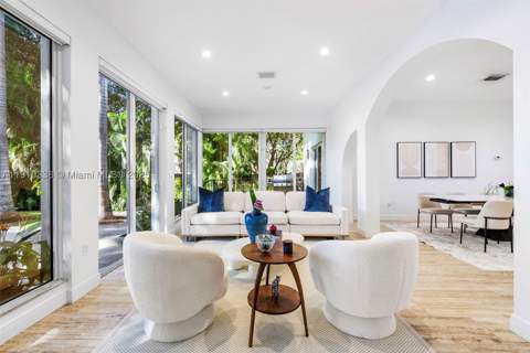 6300 Allison Rd, Miami Beach FL - photo 8 of 32