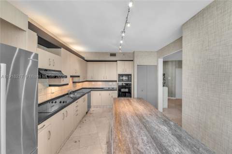300 S Pointe Dr 906, Miami Beach FL - photo 10 of 54