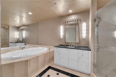 300 S Pointe Dr 906, Miami Beach FL - photo 15 of 54