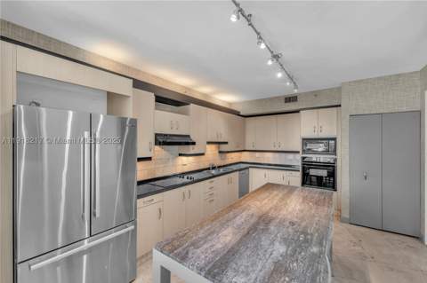 300 S Pointe Dr 906, Miami Beach FL - photo 9 of 54