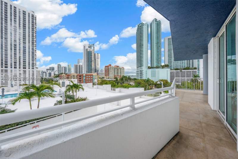 3 bedroom Condominium at 275 NE 18th St 708, 1800 Biscayne Plaza Condo, Miami — photo 2
