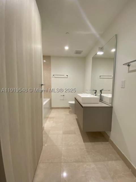 1000 Brickell Plz 3207, Miami FL - photo 18 of 23