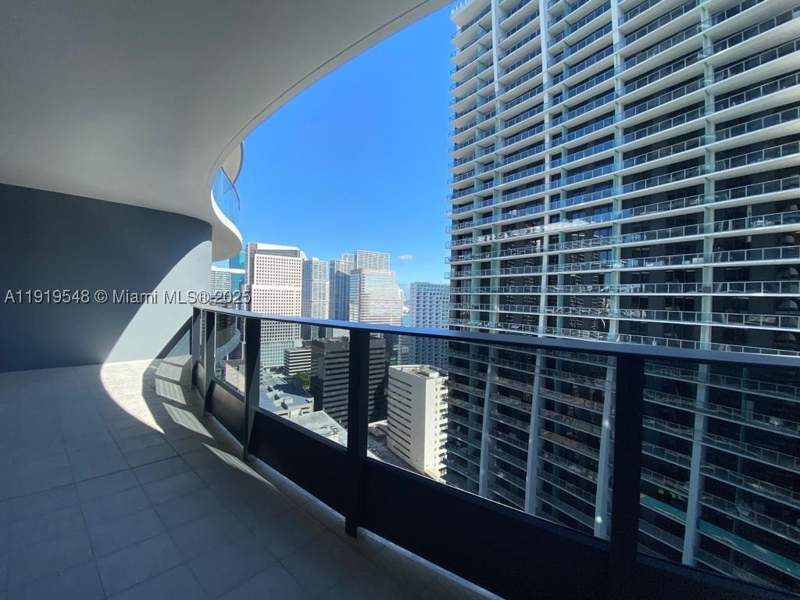 1 bedroom Condominium at 1000 Brickell Plz 3207, Brickell Flatiron Condo, Miami — photo 2