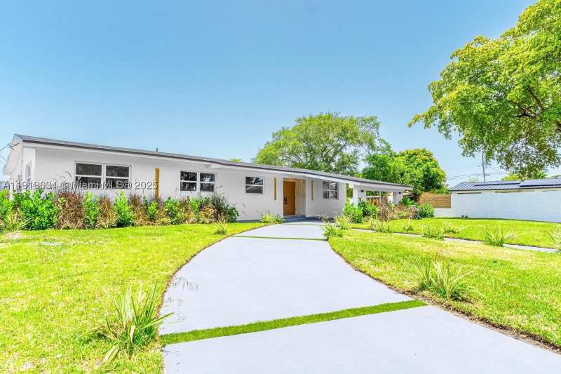 4 bedroom SingleFamilyResidence at 19661 NE 10th Pl, Ives Estates Sec 1, Miami — photo 1