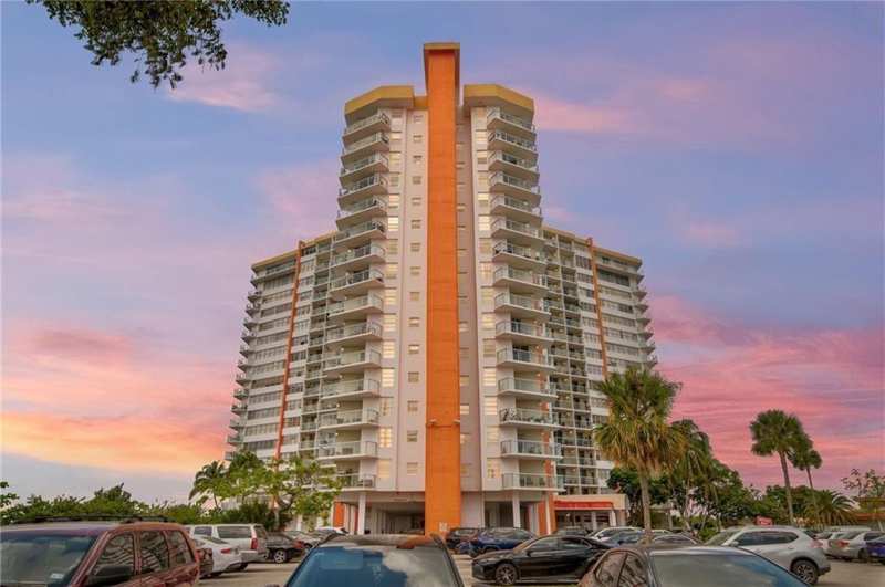 1 bedroom Condominium at 1301 NE Miami Gardens Drive 1721w, Buckley Towers, Miami — photo 1