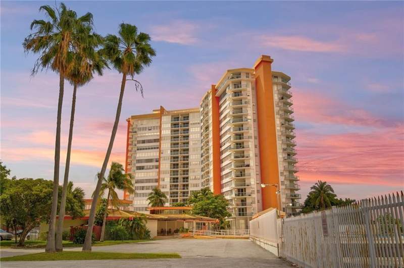 1 bedroom Condominium at 1301 NE Miami Gardens Drive 1721w, Buckley Towers, Miami — photo 3