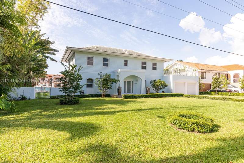 4 bedroom SingleFamilyResidence at 1130 Lugo Ave, Coral Bay Sec B, Coral Gables — photo 5