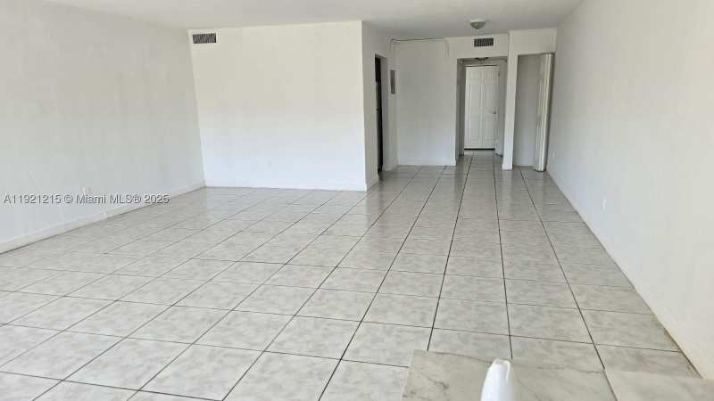 1 bedroom Condominium at 1885 NE 121st St 17, Sutton House Condo, North Miami — photo 1