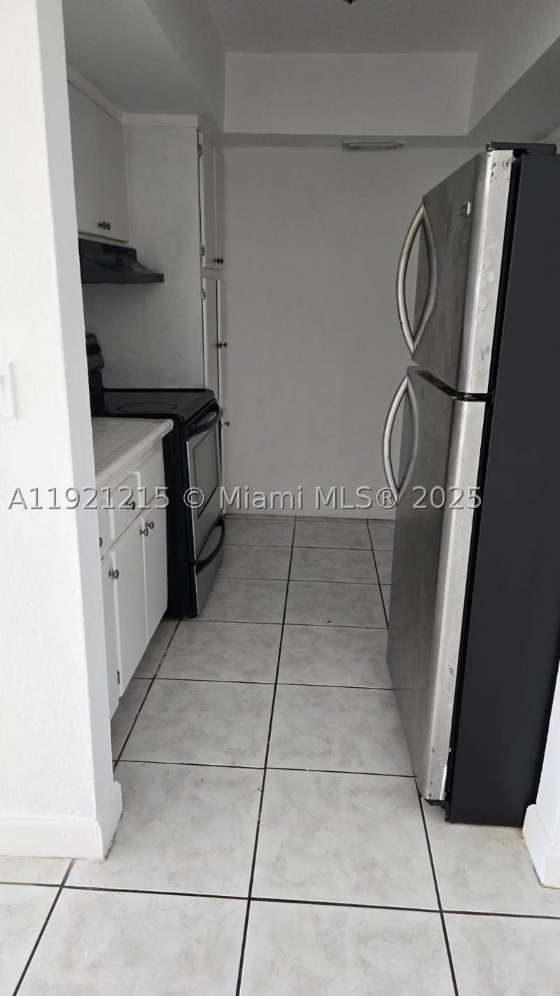1 bedroom Condominium at 1885 NE 121st St 17, Sutton House Condo, North Miami — photo 3