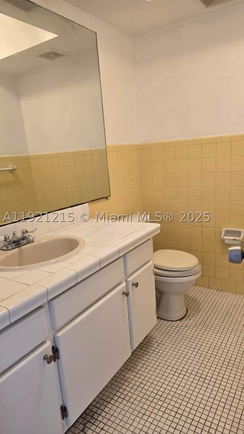 1885 NE 121st St 17, North Miami FL - photo 7 of 11
