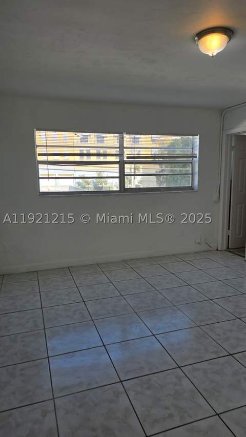 1885 NE 121st St 17, North Miami FL - photo 9 of 11