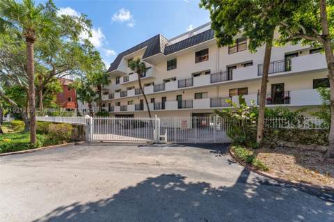 6901 Edgewater Dr 315, Coral Gables FL - photo 20 of 28