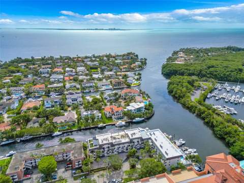 6901 Edgewater Dr 315, Coral Gables FL - photo 21 of 28