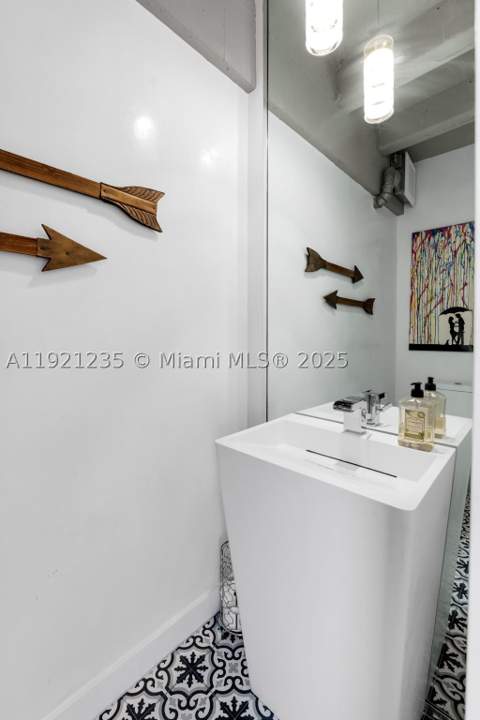 6901 Edgewater Dr 315, Coral Gables FL - photo 9 of 28