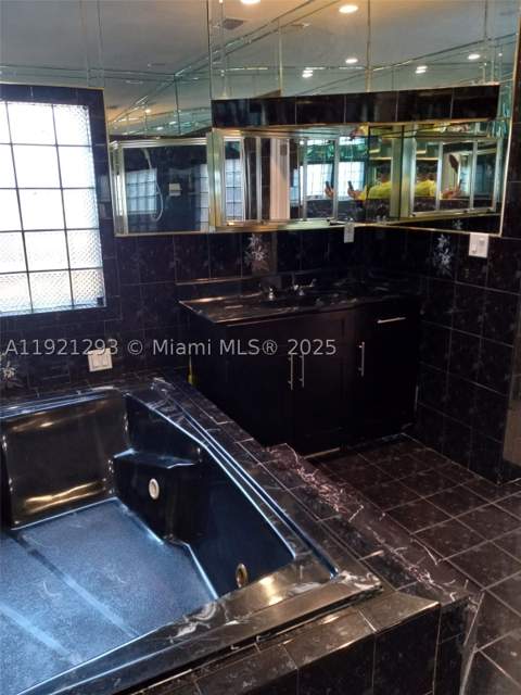 3041 NW 95th Ter, Miami FL - photo 18 of 22