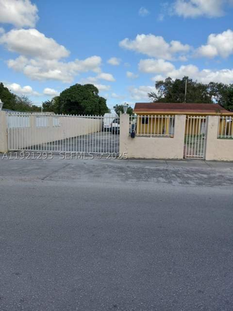 3041 NW 95th Ter, Miami FL - photo 19 of 22