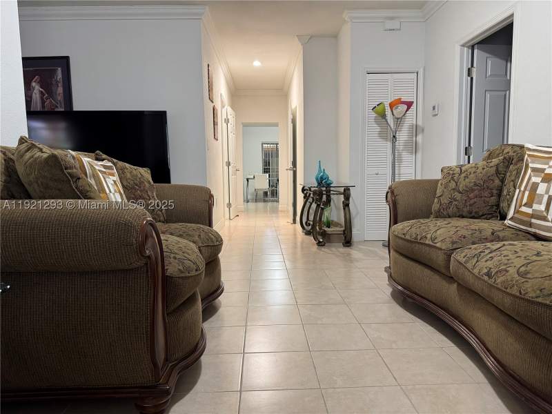 4 bedroom SingleFamilyResidence at 3041 NW 95th Ter, The Tropics Amd, Miami — photo 2