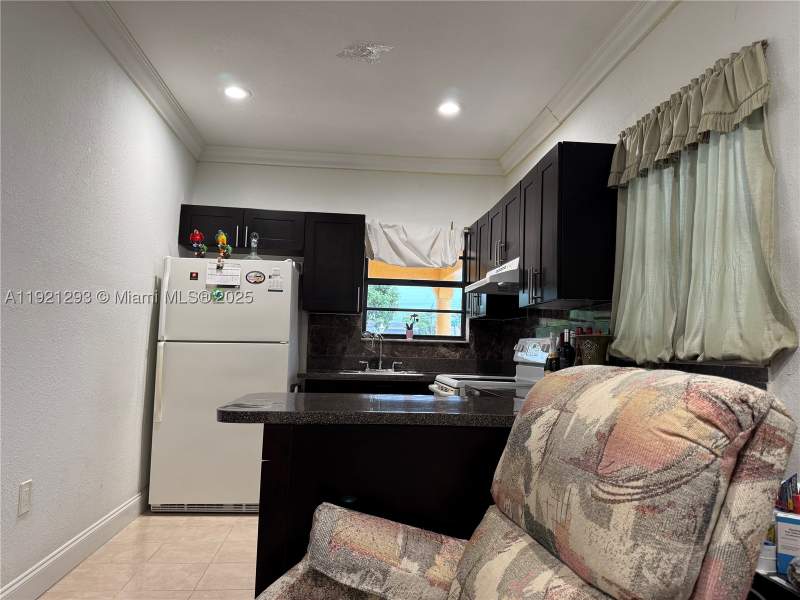 4 bedroom SingleFamilyResidence at 3041 NW 95th Ter, The Tropics Amd, Miami — photo 5