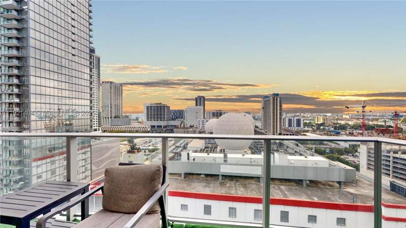 3 bedroom Condominium at 851 NE 1st Ave 1508, Paramount Miami Worldcent, Miami — photo 2