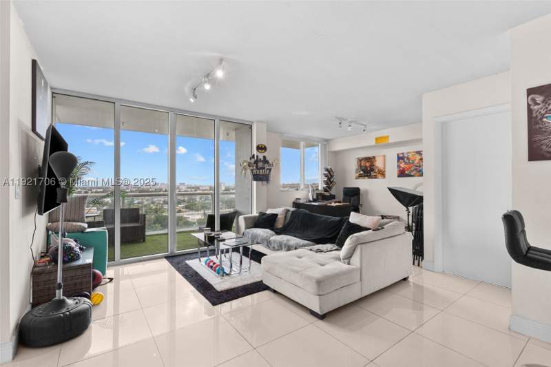 1 bedroom Condominium at 1871 NW S River Dr 1402, Terrazas Riverpark Villag, Miami — photo 2