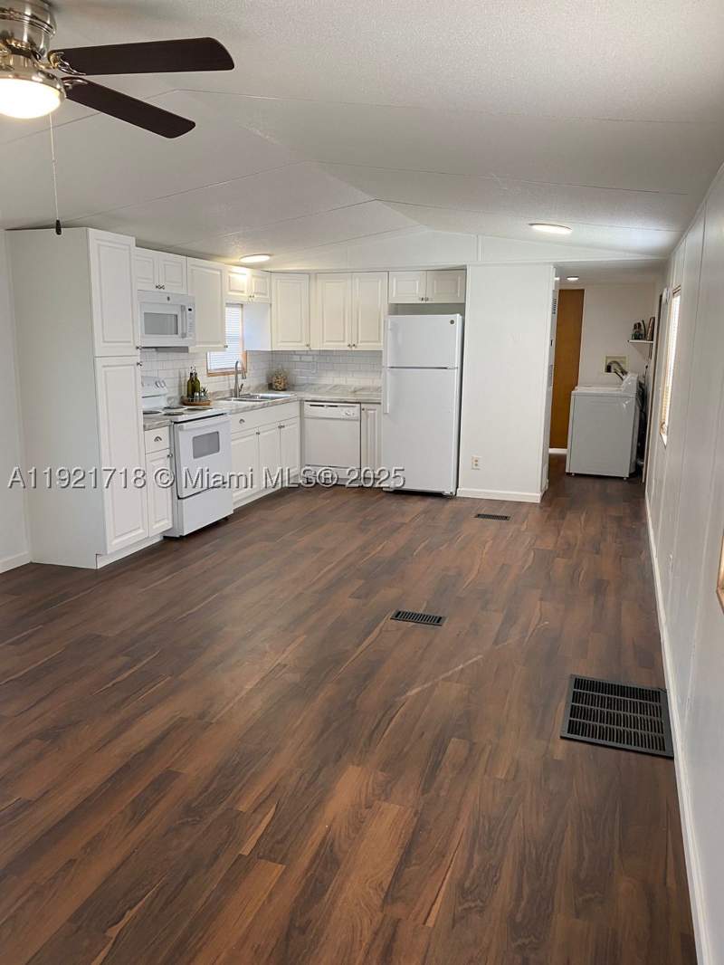 3 bedroom MobileHome at 35250 SW 177th Ct #220, Gateway Estates Park Cond, Homestead — photo 5