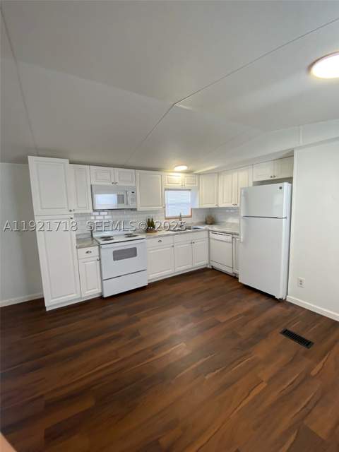 35250 SW 177th Ct #220, Homestead FL - photo 6 of 28