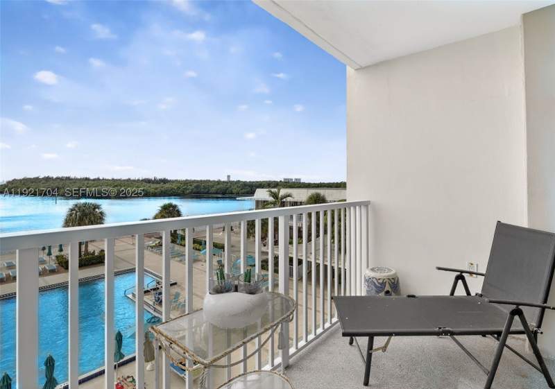 2 bedroom Condominium at 300 Bayview Dr 308, Arlen House Condo, Sunny Isles Beach — photo 4