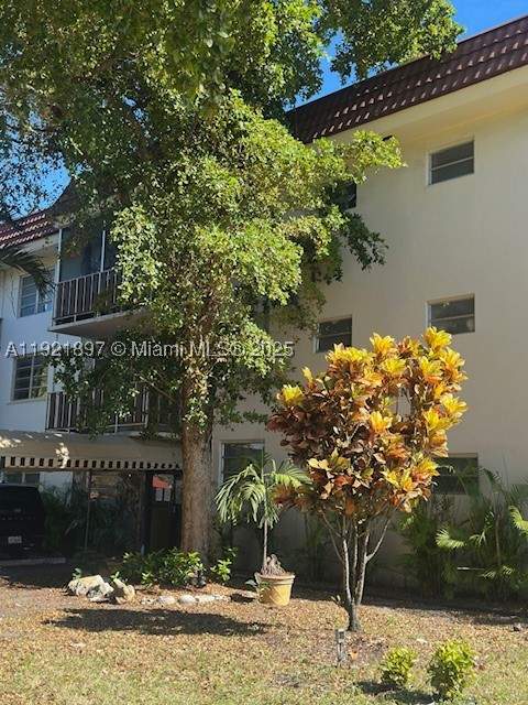 2 bedroom Condominium at 13655 NE 10th Ave 210, Oxford Court Condo, North Miami — photo 2