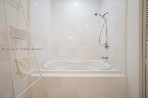 2001 Meridian Ave 512, Miami Beach FL - photo 15 of 32