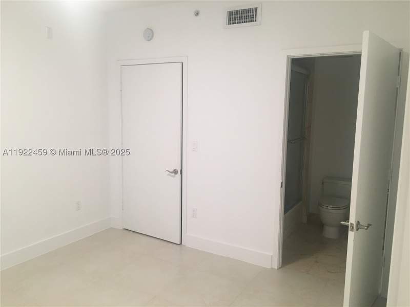 1 bedroom Condominium at 6000 Collins Ave 521, Terra Beachside Condo, Miami Beach — photo 4