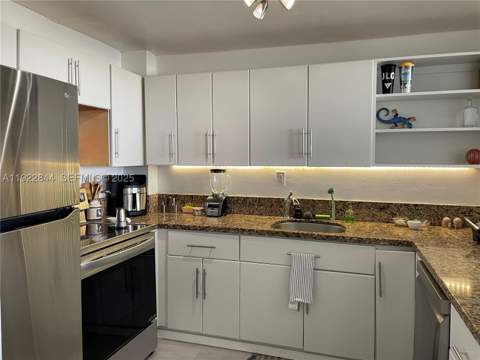 6900 Bay Dr 7A, Miami Beach FL - photo 7 of 35
