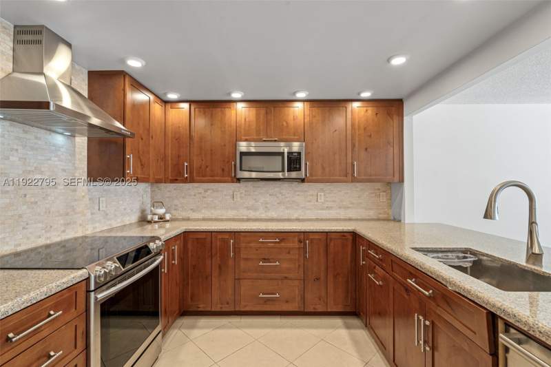2 bedroom Condominium at 1865 Brickell Ave A1013, Brickell Place Condo, Miami — photo 2