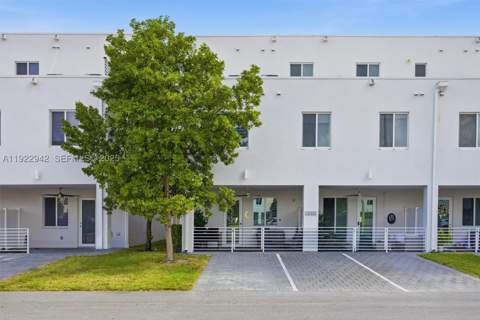 6420 NW 102nd Path 110, Doral FL - photo 13 of 47