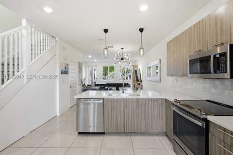 6420 NW 102nd Path 110, Doral FL - photo 18 of 47