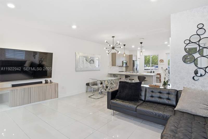 3 bedroom Condominium at 6420 NW 102nd Path 110, Landmark At Doral Condo N, Doral — photo 2