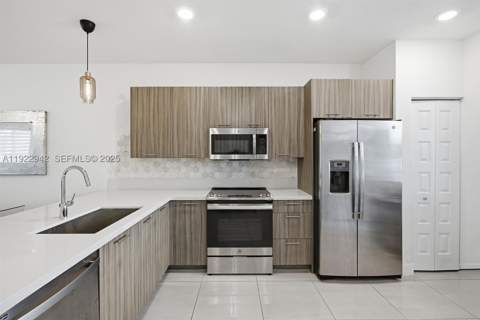 6420 NW 102nd Path 110, Doral FL - photo 20 of 47