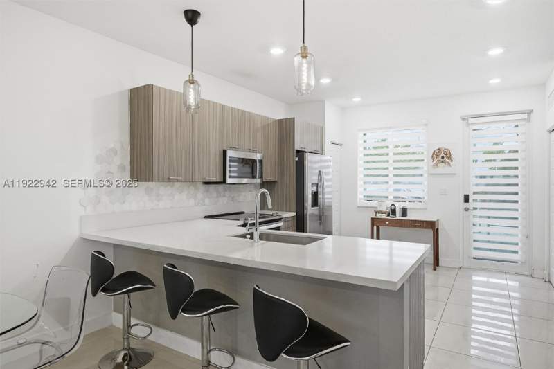 3 bedroom Condominium at 6420 NW 102nd Path 110, Landmark At Doral Condo N, Doral — photo 3