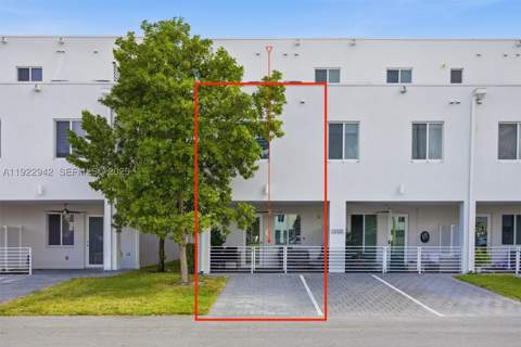 6420 NW 102nd Path 110, Doral FL - photo 8 of 47