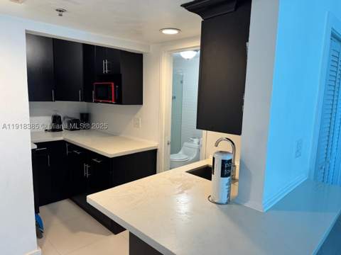 5445 Collins Ave 915, Miami Beach FL - photo 7 of 8