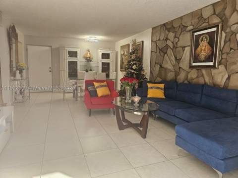 8411 NW 8th St 111, Miami FL - photo 6 of 27