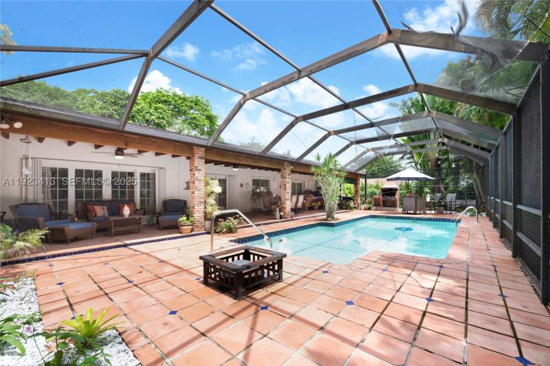 4 bedroom SingleFamilyResidence at 17123 SW 78th Pl, Charlotte Estates, Palmetto Bay — photo 4