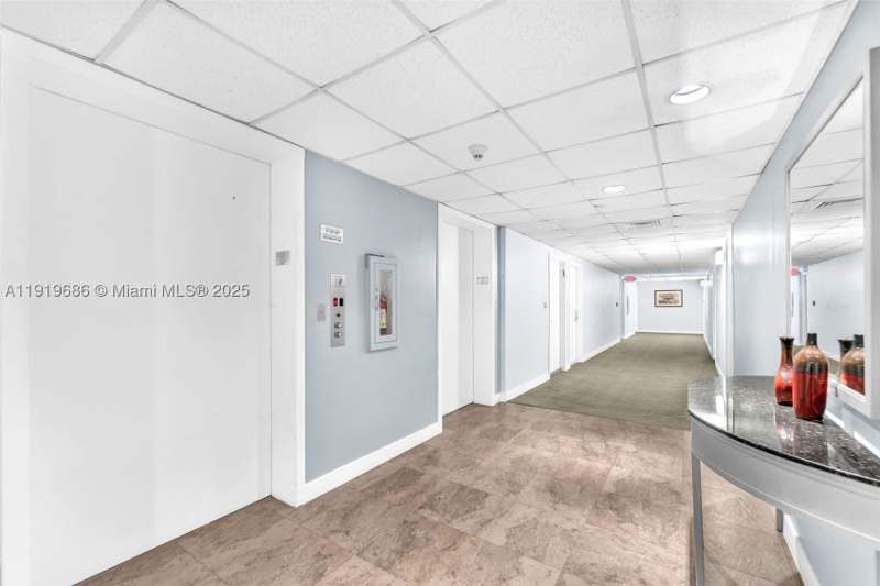 2 bedroom Condominium at 801 N Venetian Dr 208, Venetian Isle Condo, Miami Beach — photo 4